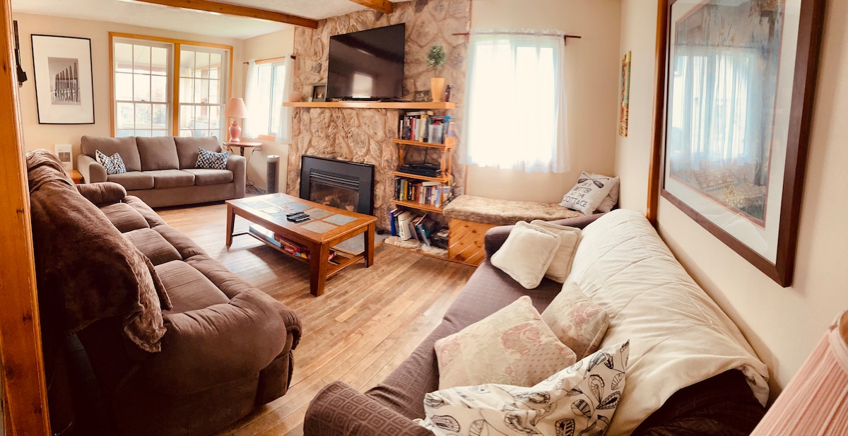 HarbourView’s bright living room with fireplace and large HDTV.