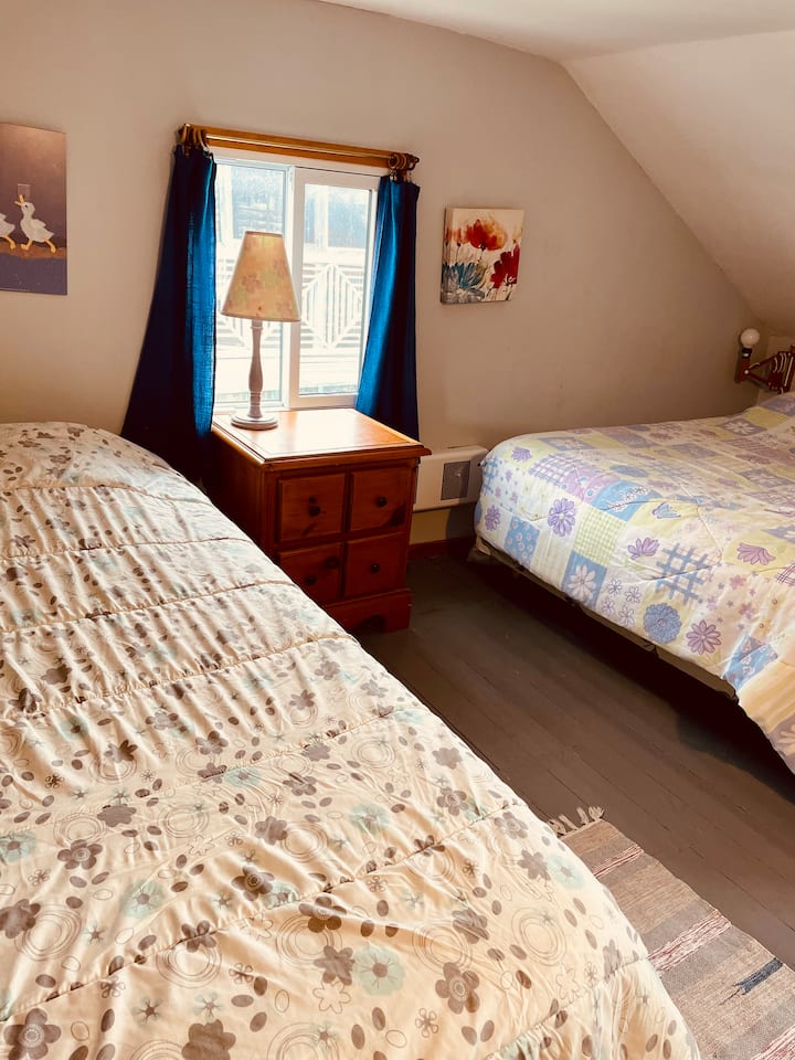 Chumba cha kulala cha tatu cha Harbourview, ambacho hulala wageni watatu.