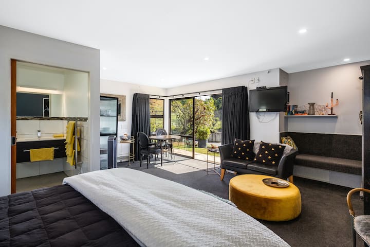 Platinum Lodge, Judgeford near Whitby, Wellington