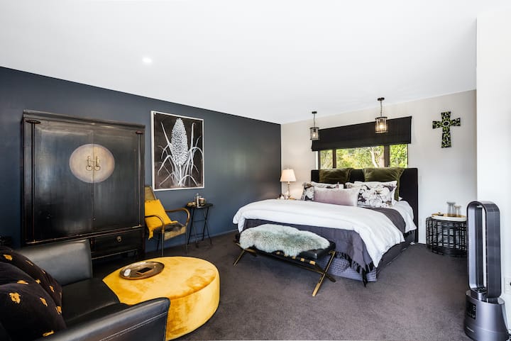 Platinum Lodge, Judgeford near Whitby, Wellington
