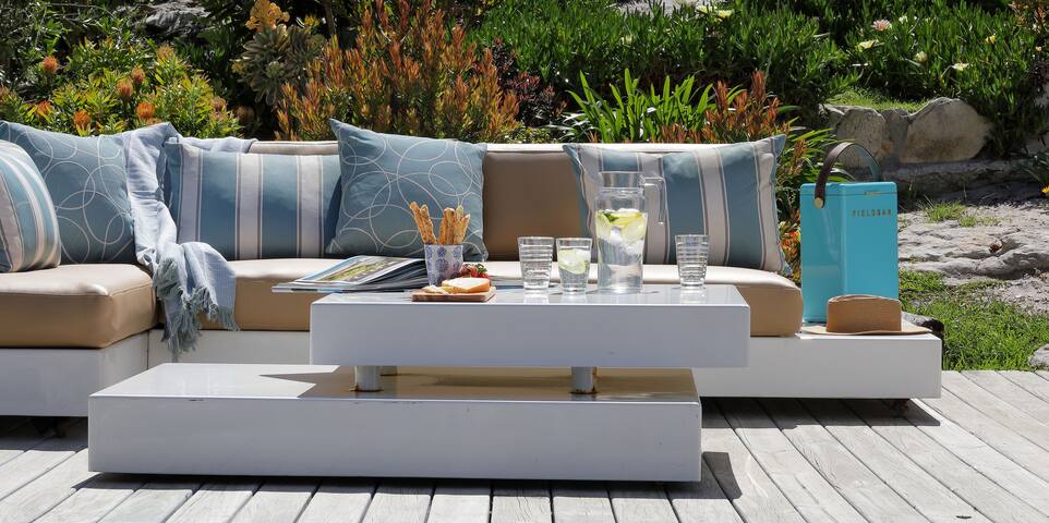 Walk to the Beach from a Stylish Home with Marvelous Views gallery image 4