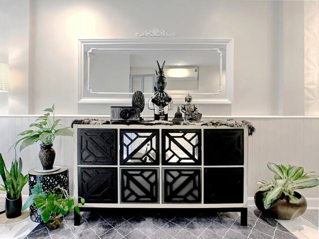 Urban Charm & Unique @ KIT-TI’s Art Home gallery image 3