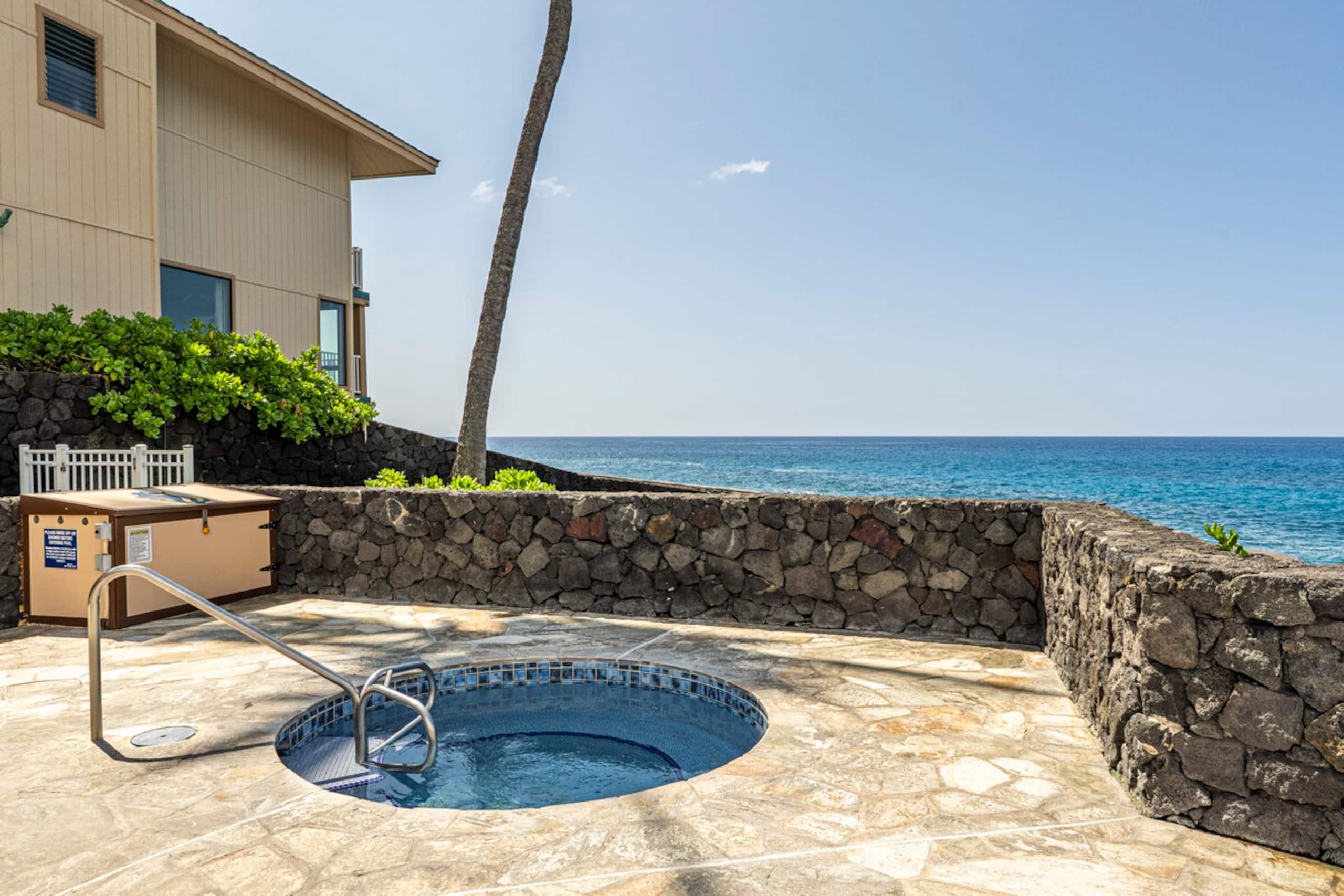 Condo in Kailua-Kona · ★4.92 · 1 bedroom · 1 bed · 1 bath - Image 43