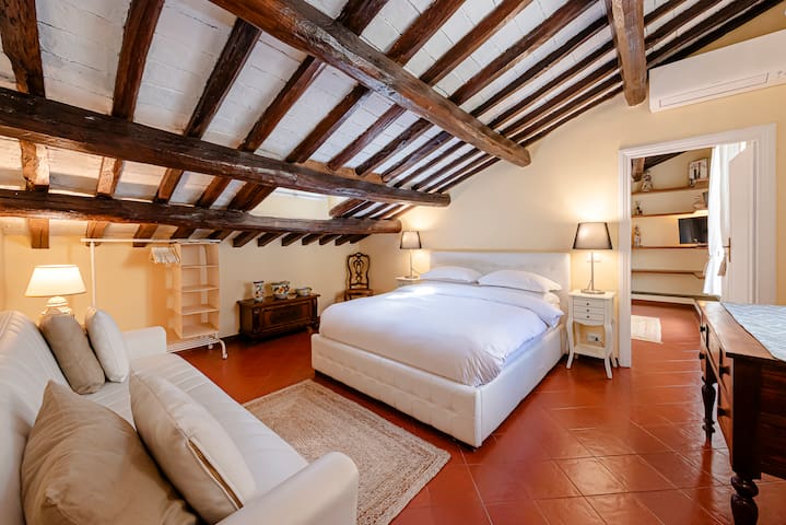 The Pantheon – Charming Apt with Terrace