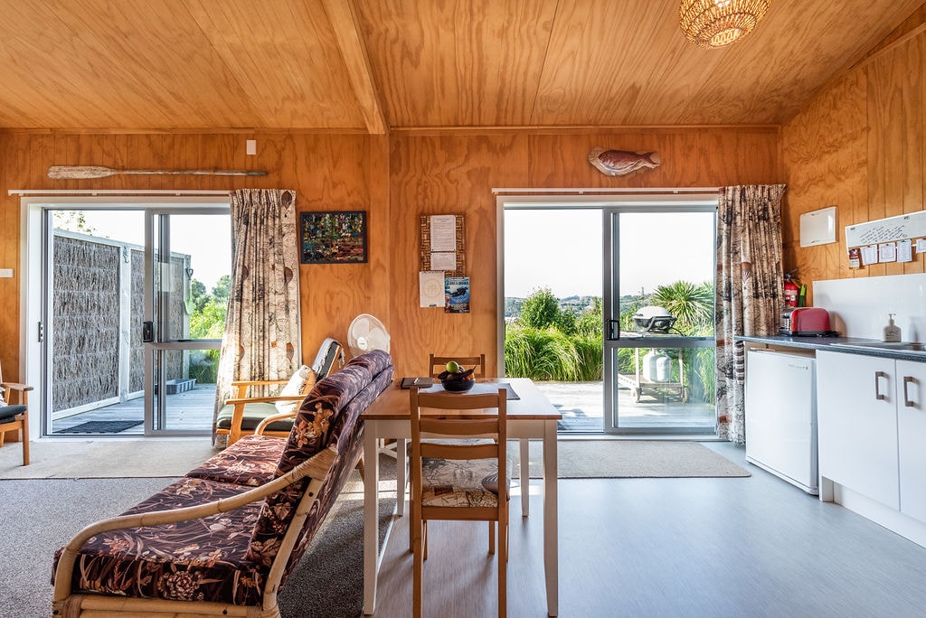 Popular Airbnb listing: The Lookout in Mercury Bay