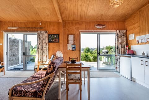 Popular Airbnb listing: The Lookout in Mercury Bay