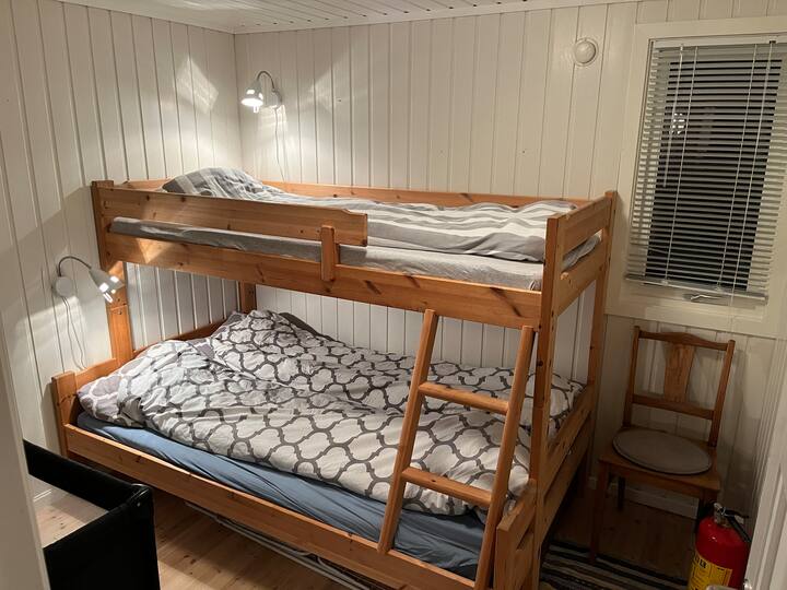 家庭上下铺，可供3人入住，床长2米
