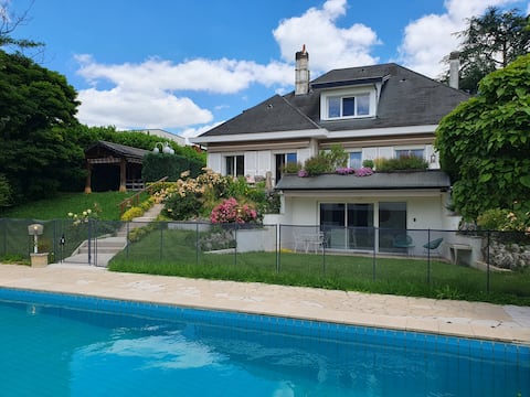 Family villa with pool, 10 minutes from Lyon
