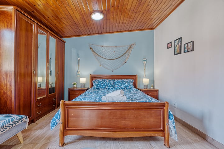 Kényelmes, franciaágy (kb. 180 x 200 cm)