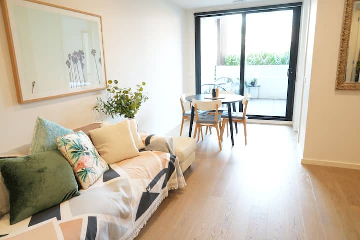 St Kilda 2br • Heated Rooftop Pool, Views & Beach - St Kilda