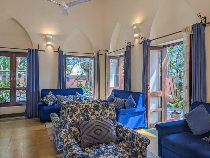 Living room image 11