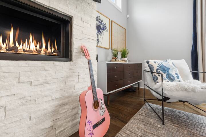 Luxe Modern Home Close to Broadway & the Gulch gallery image 3