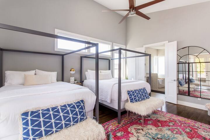 Luxe Modern Home Close to Broadway & the Gulch gallery image 5