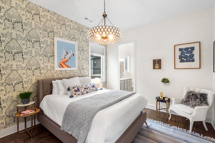 Luxe Modern Home Close to Broadway & the Gulch