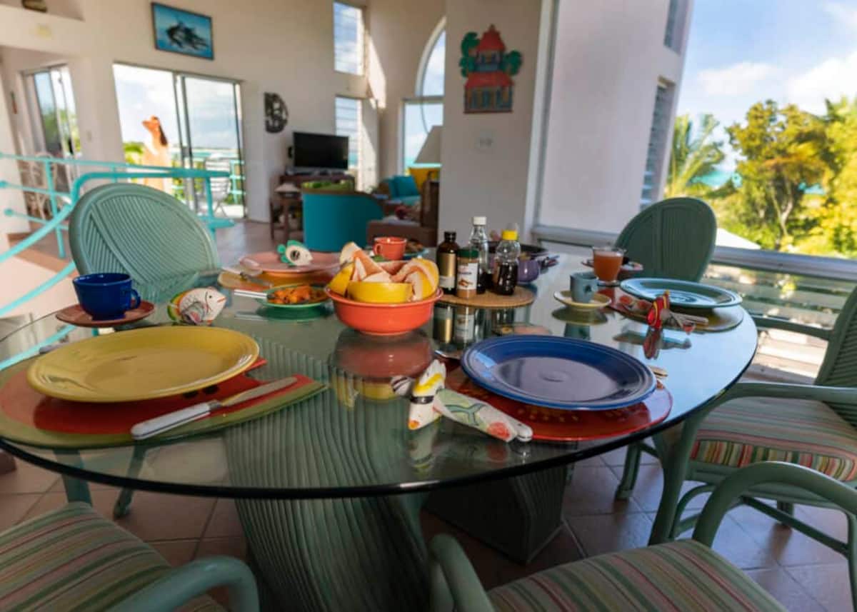 Grace Bay Beach 3bedroom villa with saltwater pool