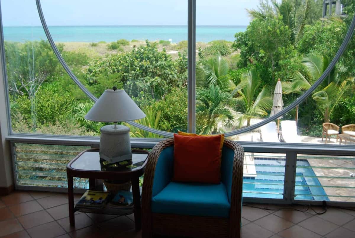 Grace Bay Beach 3bedroom villa with saltwater pool