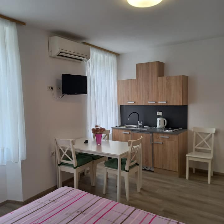 Studio Idila | By The Sea | Center & View - Izola