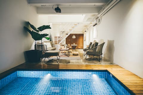 Daymaker | Hengchun Kenting 8 - 18 people private building | Warm water pool | Kitchen projection ar