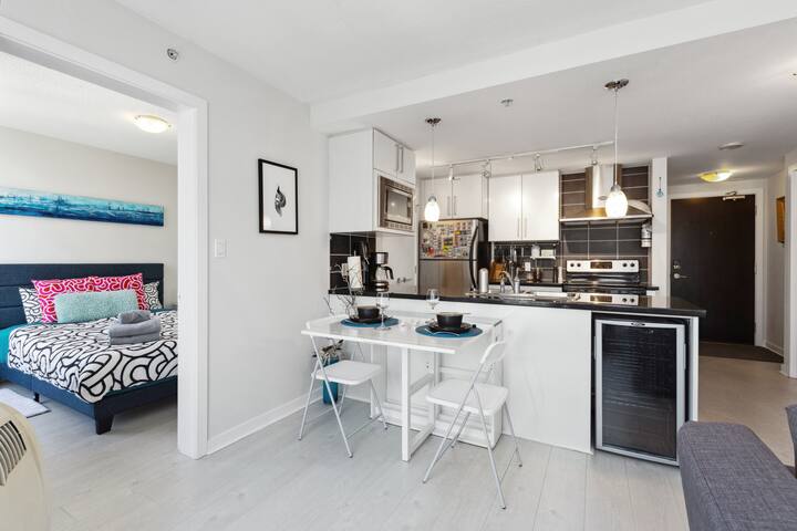 Prime Location l Two Bedroom Condo with Patio gallery image 2