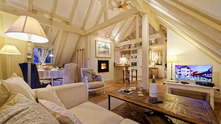 Outstanding loft, great views, terrace, fireplace