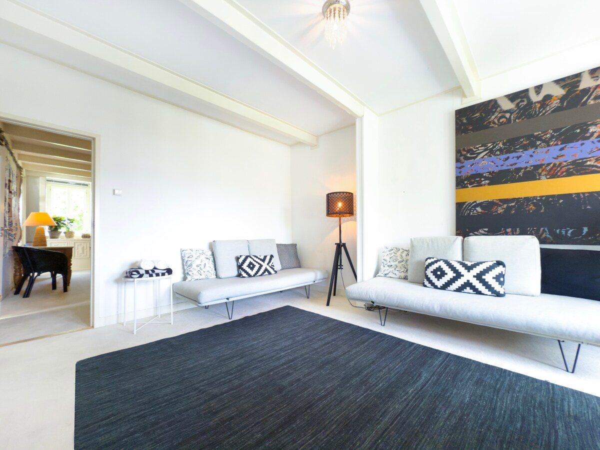 Successful Airbnb property: Bella B&B in the heart of the Pijp, Amsterdam in Van Der Helstpleinbuurt