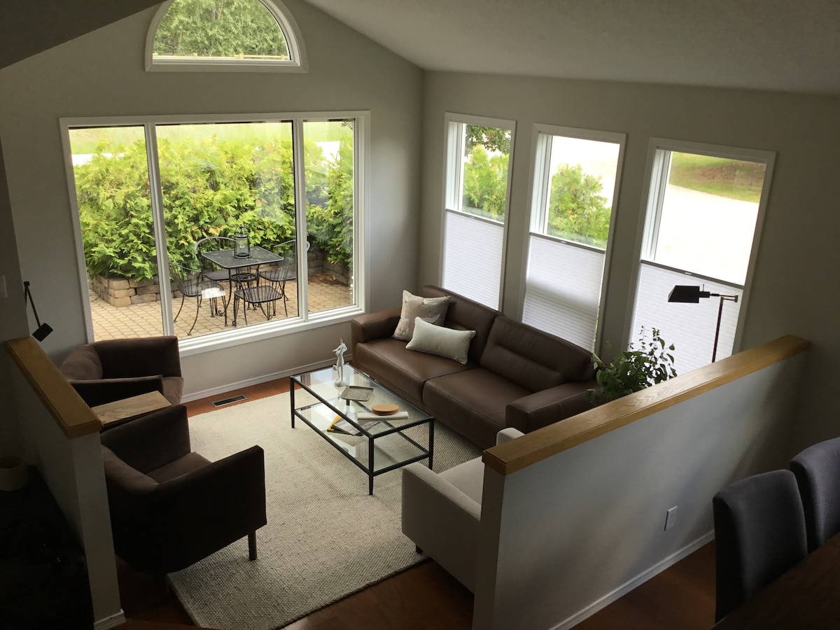 Beautiful home on Elk River city licence 001931 Houses for Rent in