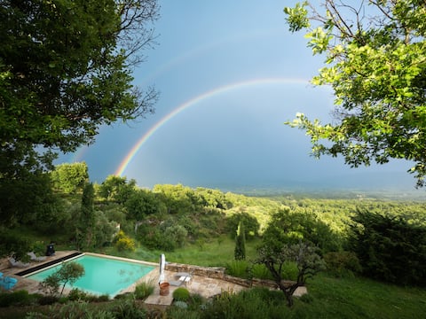 LUBERON 2 independent rooms exceptional site