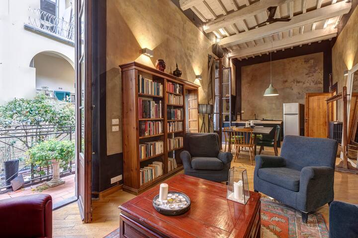 Enjoy Historic Veranda In The Heart Of Florence gallery image 2
