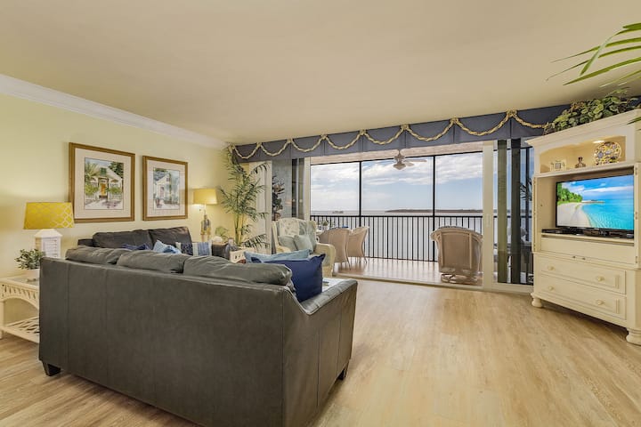 2nd Floor Beachfront Condo Sanibel Harbour