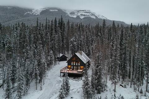 Nordegg Cabin with Barrel Sauna