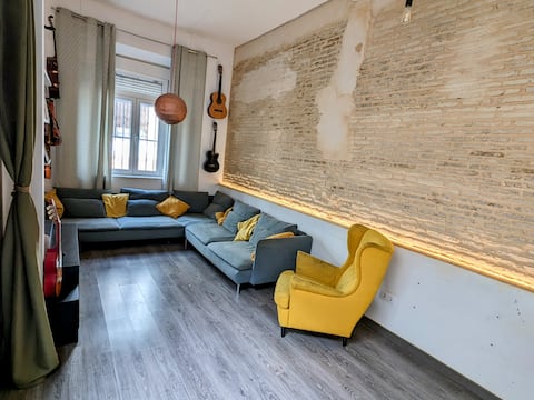 Top Airbnb: Family house with terrace in Sevilla
