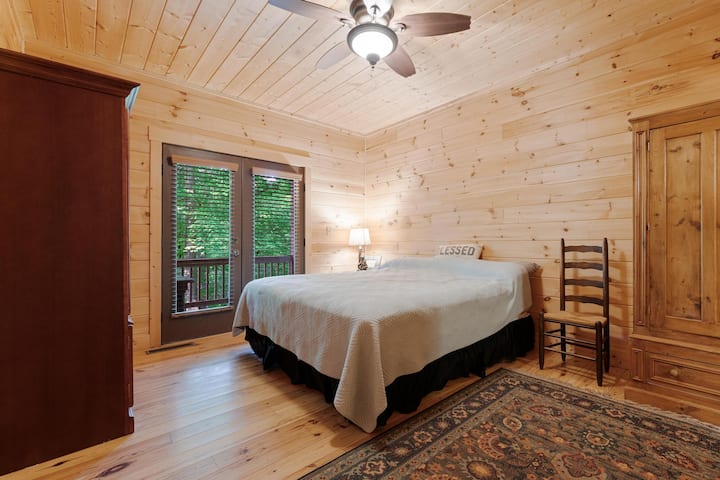 غرفة النوم في الطابق الرئيسي، سرير كينج