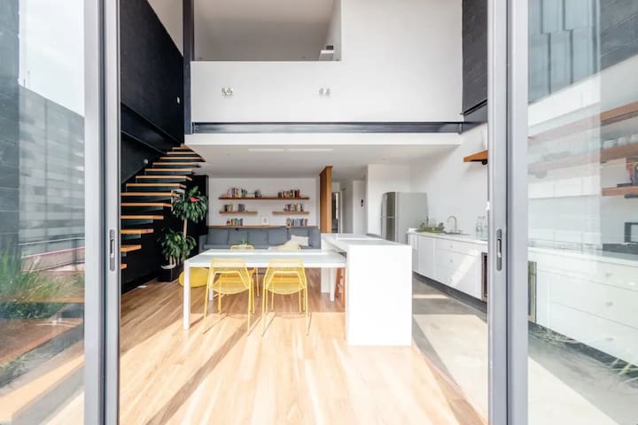 Deluxe Apartment a Half Block From El Angel Monument