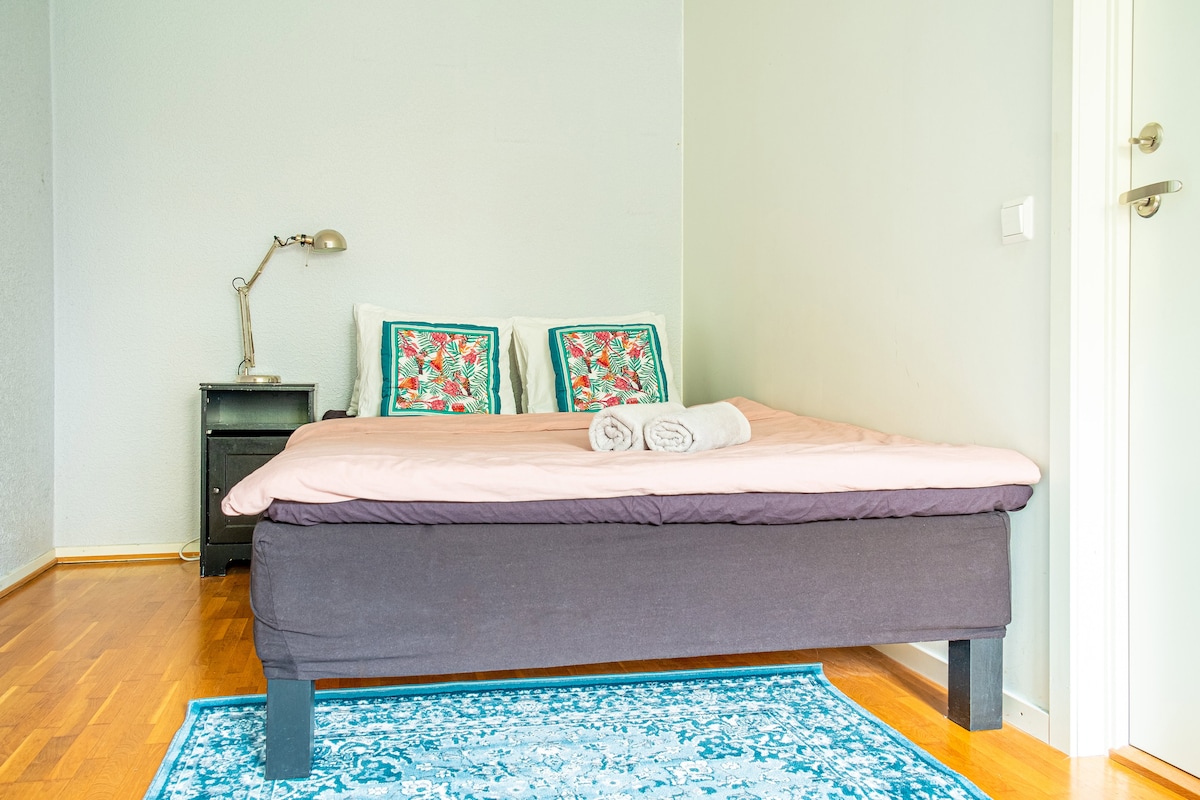 Брачен кревет (широк 180 см): 140 x 200 см 