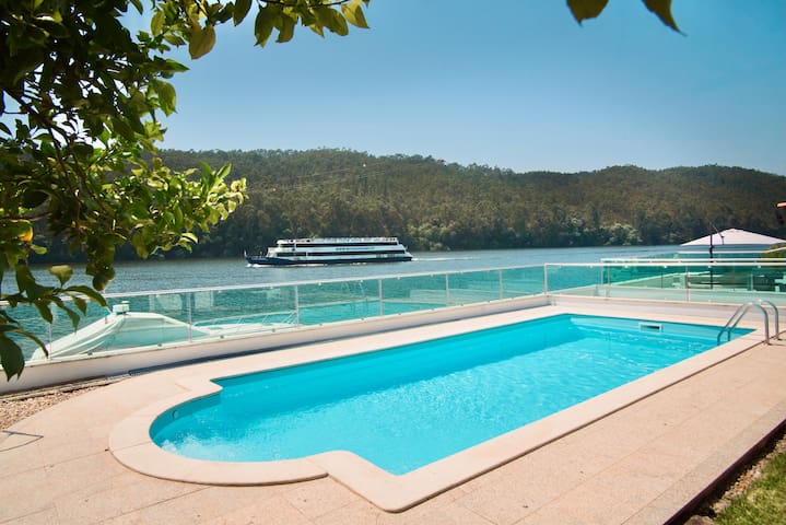 Porto River Villa | Luxury & Nature (w/boat dock)