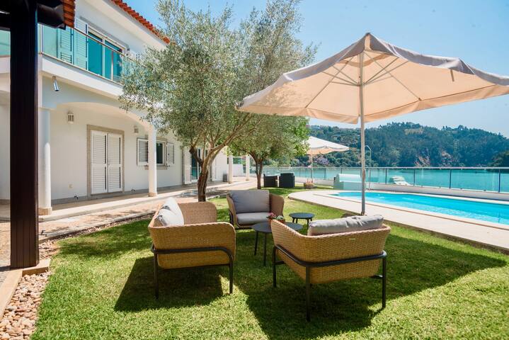 Porto River Villa | Luxury & Nature (w/boat dock) gallery image 4