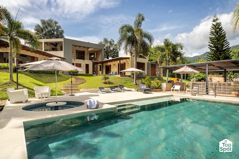 Splendid TopSpot® in Villeta 1 Hour from Bogotá!