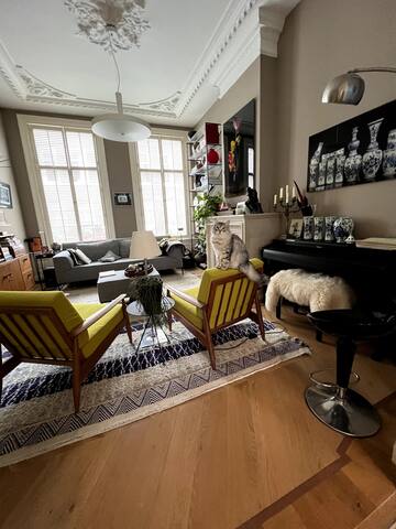 Luxurious townhouse close to centre, park & beach