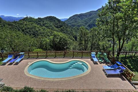 Undiscovered Tuscany | Farmhouse Retreat with Pool