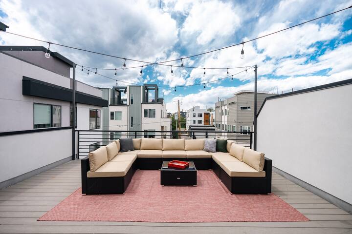 5 Bedroom Modern Home | Central Denver | Garage gallery image 2