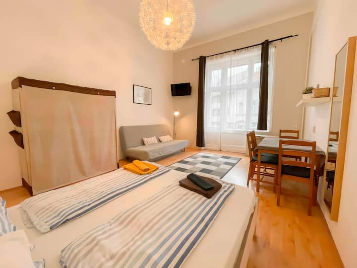 Sunny Apartment In A Beautiful House In The Center - Budapest