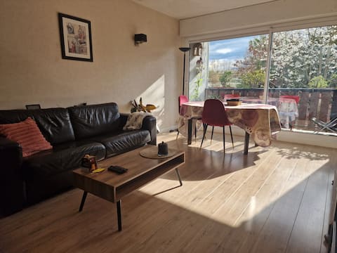 close to CHU, mountains. 3 people free private parking