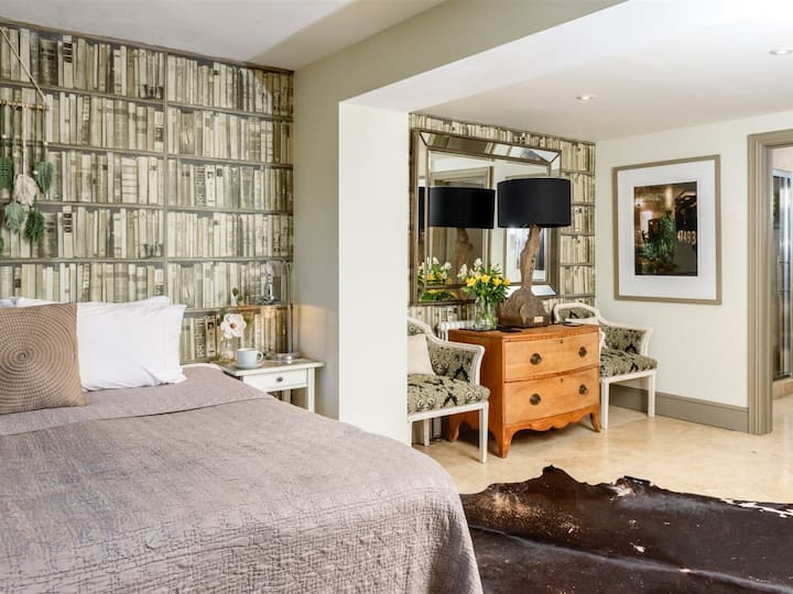 时尚宽敞的主卧 