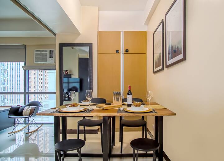 Max Dwell BGC: Creative Space with 84" Cinema