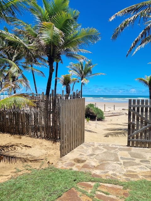 Sea View House/one beachfront suite