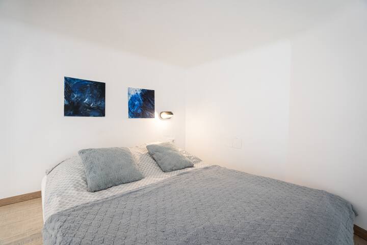 160 cm wide bed in the loft. New: the bed is now a bed frame.