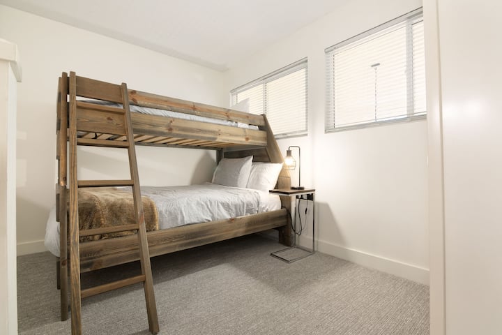 Dhoma e gjumit #2: Këndo mbi krevat dopio