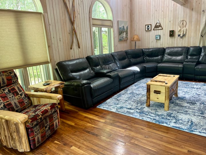Pentwater Pines Cabin- A Wooded Retreat - Pentwater, MI