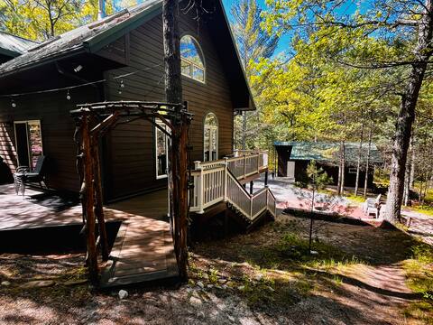 Pentwater Pines Cabin- a wooded retreat