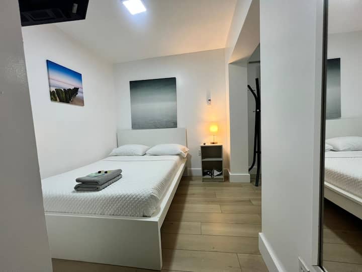 Unit B- Miami Wynwood Place With Private Entrance - Miami, FL